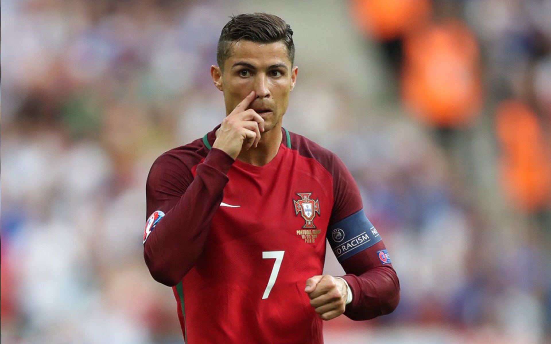 历史上的今日:足球场上的那些动人瞬间,足球场上的经典时刻